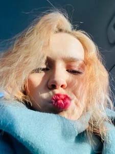 GlitchyDolly On a walk Pic