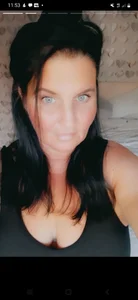 Velvet-Milf Public Pic 3