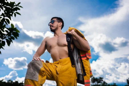 muscle_ares I will put out your horny fire with my hose Foto 4