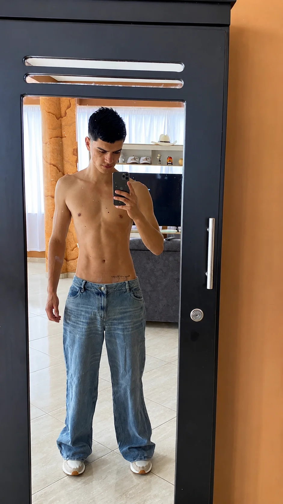 Foto em tendência de LeoTease 8004
