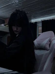 SallieStrahin Public Kuva 3