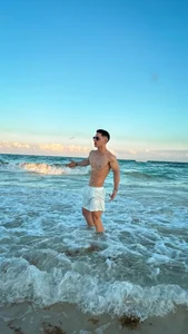 MAXTHOMSON Sea, sunset, and temptation 😈 Hình 5