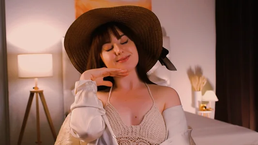 AnnTerry_ The lady in the hat Pic