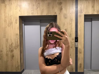 AdrianaCoenen Do you like listening to sad songs? Pic 2