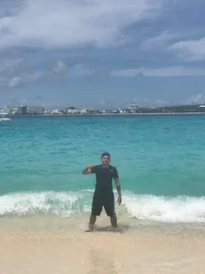 LouiseVegaa on a walk ⛱🌴 Pic 3