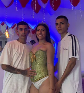 stangirls_のHI GUYSの枚の写真