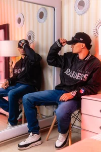 JacobCross: Public ( 3 фото)