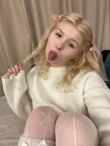 ShontaWasilkoのMy new cutie outfit for youの 6枚の写真