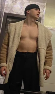 VIKIWITHMAX Public Pic 6