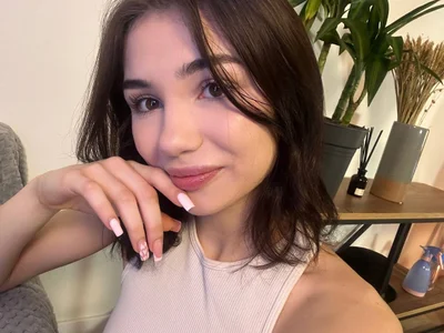 Kelly_Haren smile Pic 4