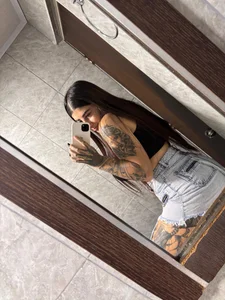 Emily_Owens1 Public Pic