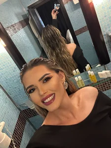 SophiePamela Bathroom selfie Pic 4