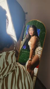 Melody_Spark WOMAN IN THE MIRROR Foto