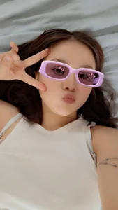 CwenEliot Hot outside and inside Pic