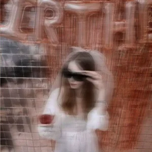 AvanMonroe: Public ( 2 фото)