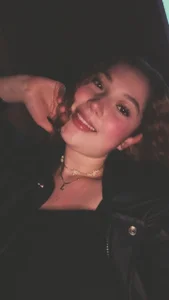 Emily_and_MiarosePublic Bild