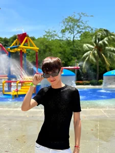 Jake de Jake_evans  4 photos