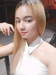 Natural_Asian_Girl Public Foto 3