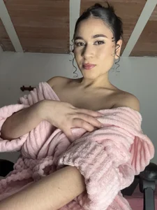 Scarlett_Vixet Public Pic 4