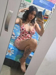 alice_morgansuckss kullanıcısının “Do you dare to discover my naughtiest side? 😈” albümü -  2 fotoğraf