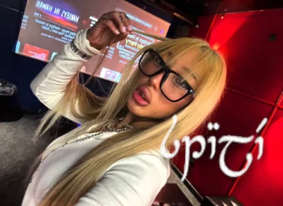 EIeniVanwart Meee hehehe Pic 4