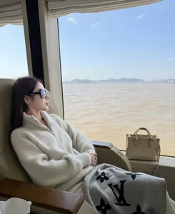 Public de cat-ccccc  3 photos