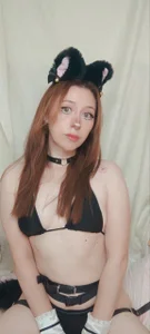 "Redhead Catgirl Pet Play 🔥" de Amber_prada  3 photos