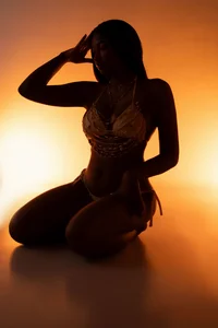 SophiaBloss Gold, Skin, and Shadows Pic 2
