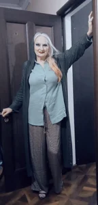 CarlyTreat sexy businesswoman 圖片 6
