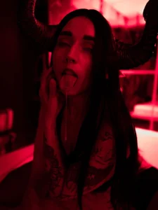 helen_mooree: discover my dark secrets 😈 ( фото)