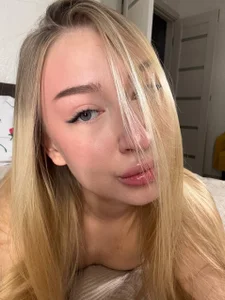 AlinaTeaseX I'l be back Pic 4