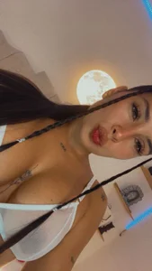 SofiaSiren “Come try these lips” 사진