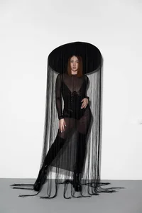 SensitiveSooul: Black and strong ( 2 фото)