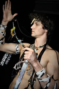 Put on the outfit of the king of Papuans 1300 de dirty-boss  6 Imagens