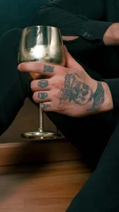 This elevator isn't the only thing that feels tense... od George_Diesell  4 snímek