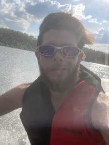 OlhoosclarosのOlha ele aíの 3枚の写真