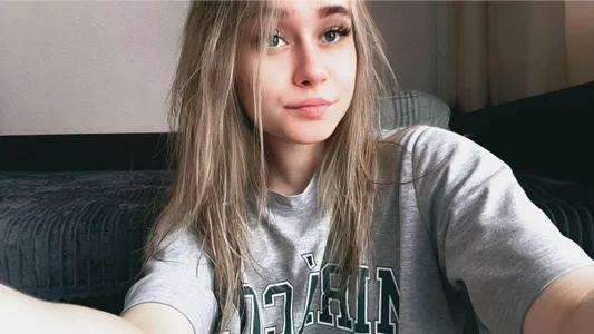 LianaBright welcome to my room Pic