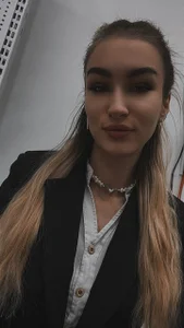 Amanda_Spicy Public Pic 4