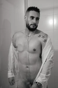 dominic_de_luca CLEAN OR MAYBE NOT!! 😈🚿 Foto 4