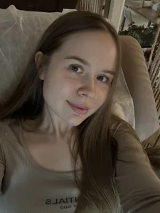 Nicole_Loving: Public ( 5 фото)