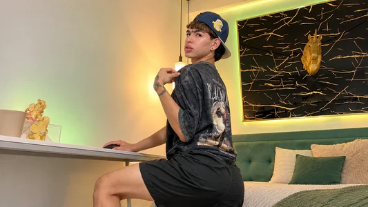 Behind the Look 😏🔥 de logan_steel1908  2 Imagens