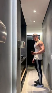 Public od HairyJG  4 snímek