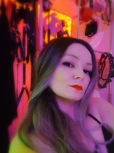 Beauty-And-The-Fist Public Pic 2