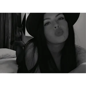 camii_evanss I'm hot just thinking about you Bilde 4