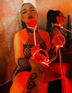 Public od MorganHicks  5 snímek