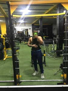 Rafa190pc Moreno musculoso de gym Pic