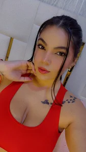 hillary_uckerman_のMy eyes are full of desire to see you...😈🔥🍑🥵の枚の写真