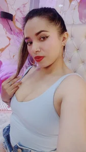 Valentina_rhouseYou sexy milf doll Bild 2