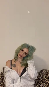 BonnieKennedy: Public ( 5 фото)