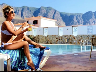 Public od CelynaRoss  snímek